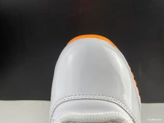 11 AH7860-139 RETRO JORDAN LOW CITRUS AIR BRIGHT 0427
